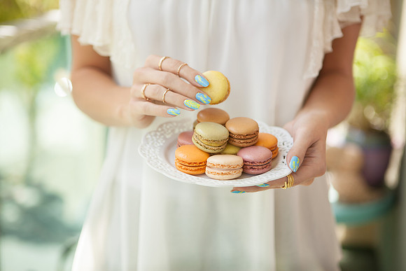 macaron manicure